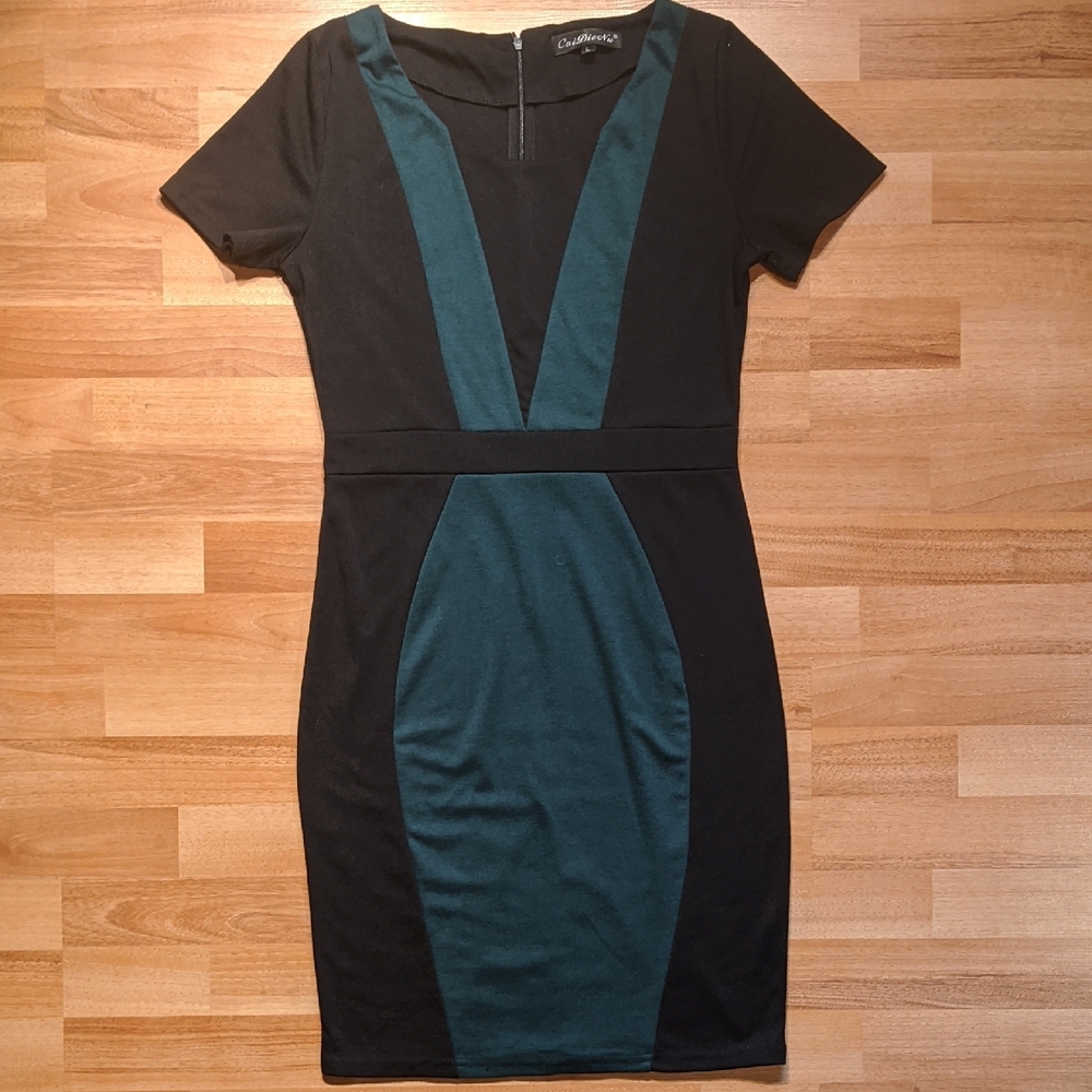Black and Green V-Neck Bodycon Midi Dress